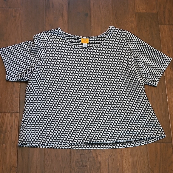 Ruby Rd. Tops - Ruby Rd black and white top with a textured polka-dot pattern size 3X